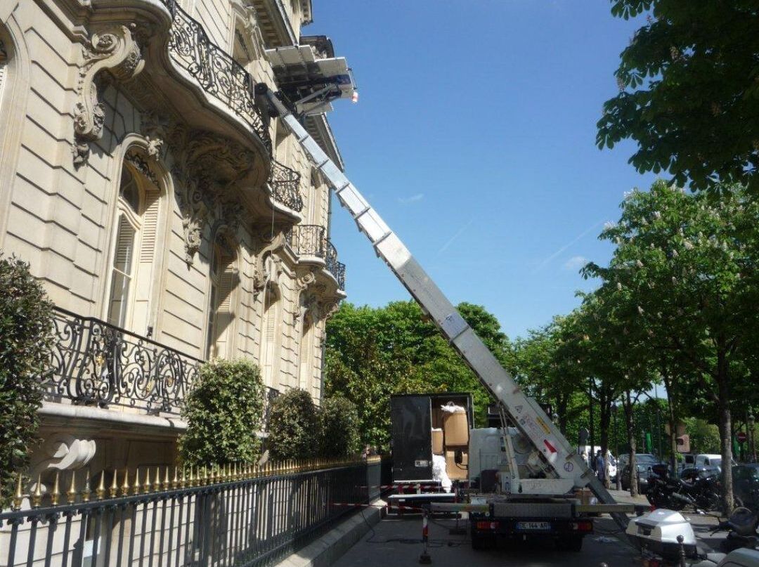 Intégration des monte-meubles dans les chantiers urbains à accès restreint